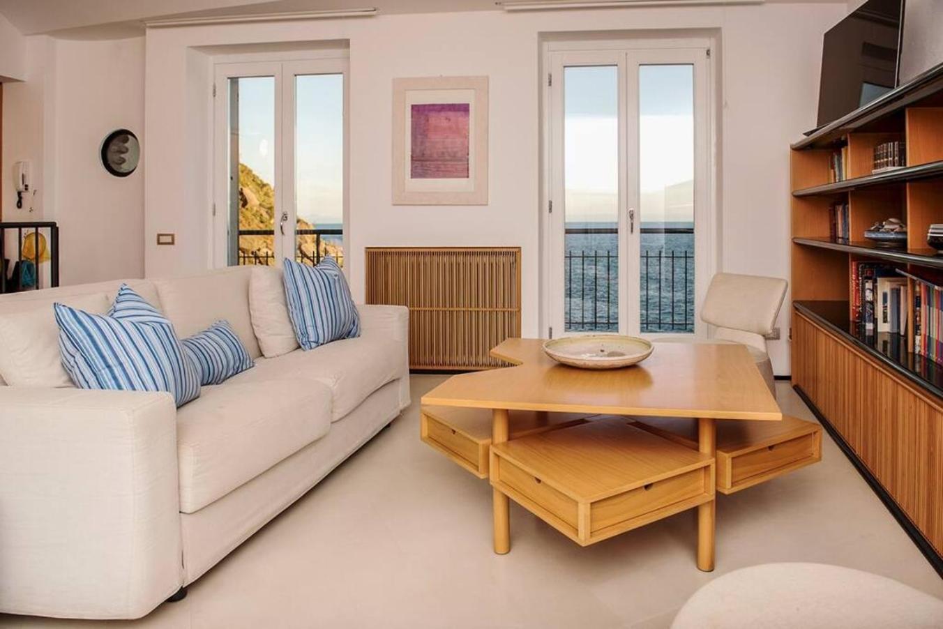 Carattino 12 Idyllic Seafront Retreat Apartment Вернаца Екстериор снимка