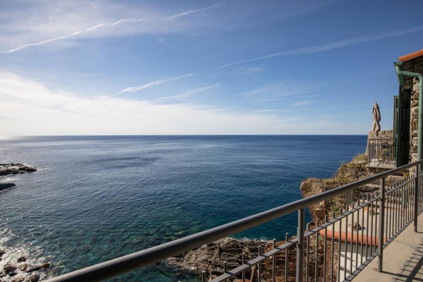 Carattino 12 Idyllic Seafront Retreat Apartment Вернаца Екстериор снимка