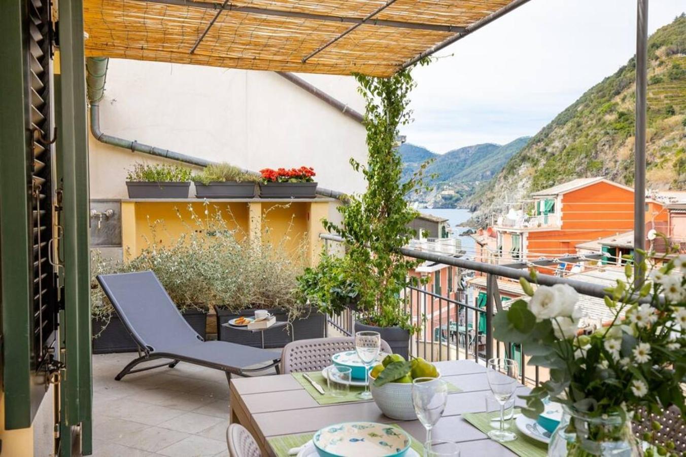 Carattino 12 Idyllic Seafront Retreat Apartment Вернаца Екстериор снимка
